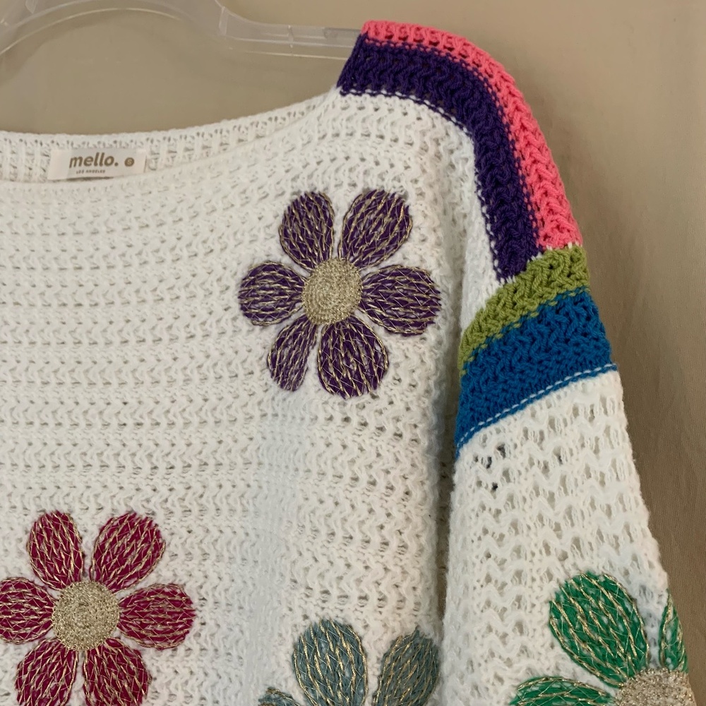 mello white crocheted sweater with bold embroidered flowers - Picture 4 of 9